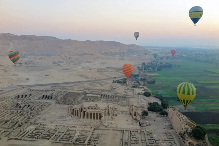 Luxor Hot Air Balloon : Sunrise Flight Over Ancient Egypt