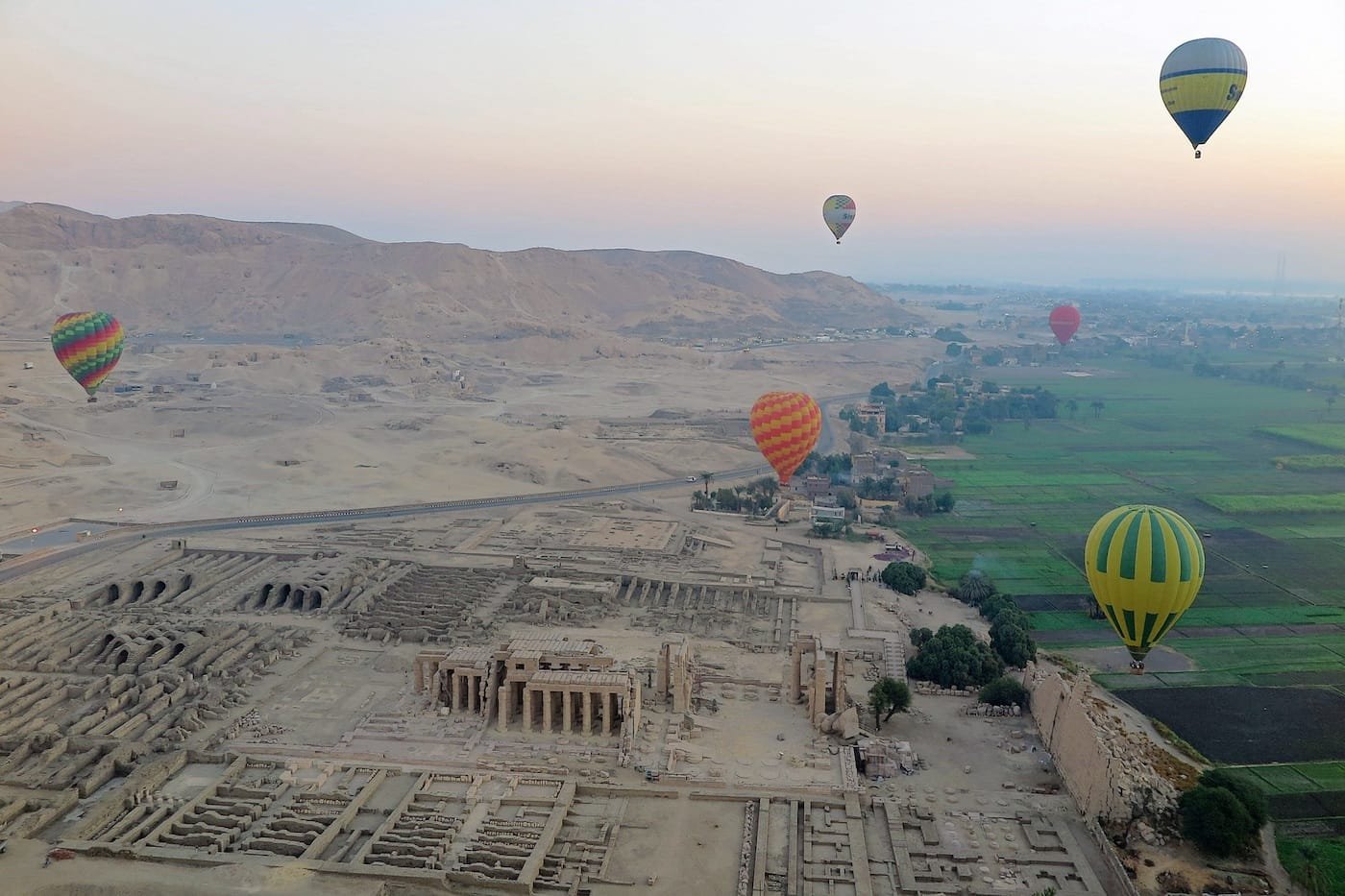 Montgolfière à Louxor : Vol au Lever du Soleil sur l'Égypte Antique