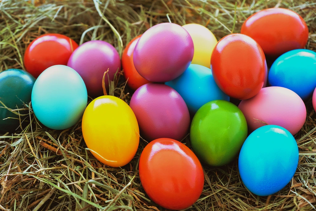 sham elnessim Egypt tour - Colorful dyed eggs on straw — a traditional Sham ElNessim spring ritual in Egypt