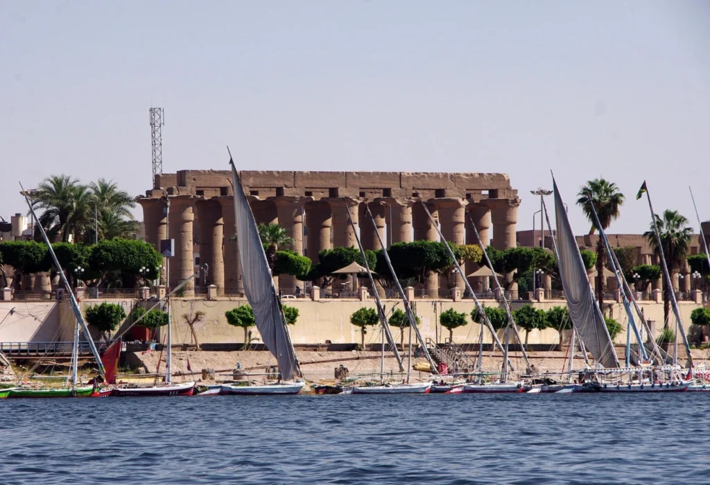 Ancient Egyptian temple included in a well-planned travel package - How to choose Best Egypt Travel Package