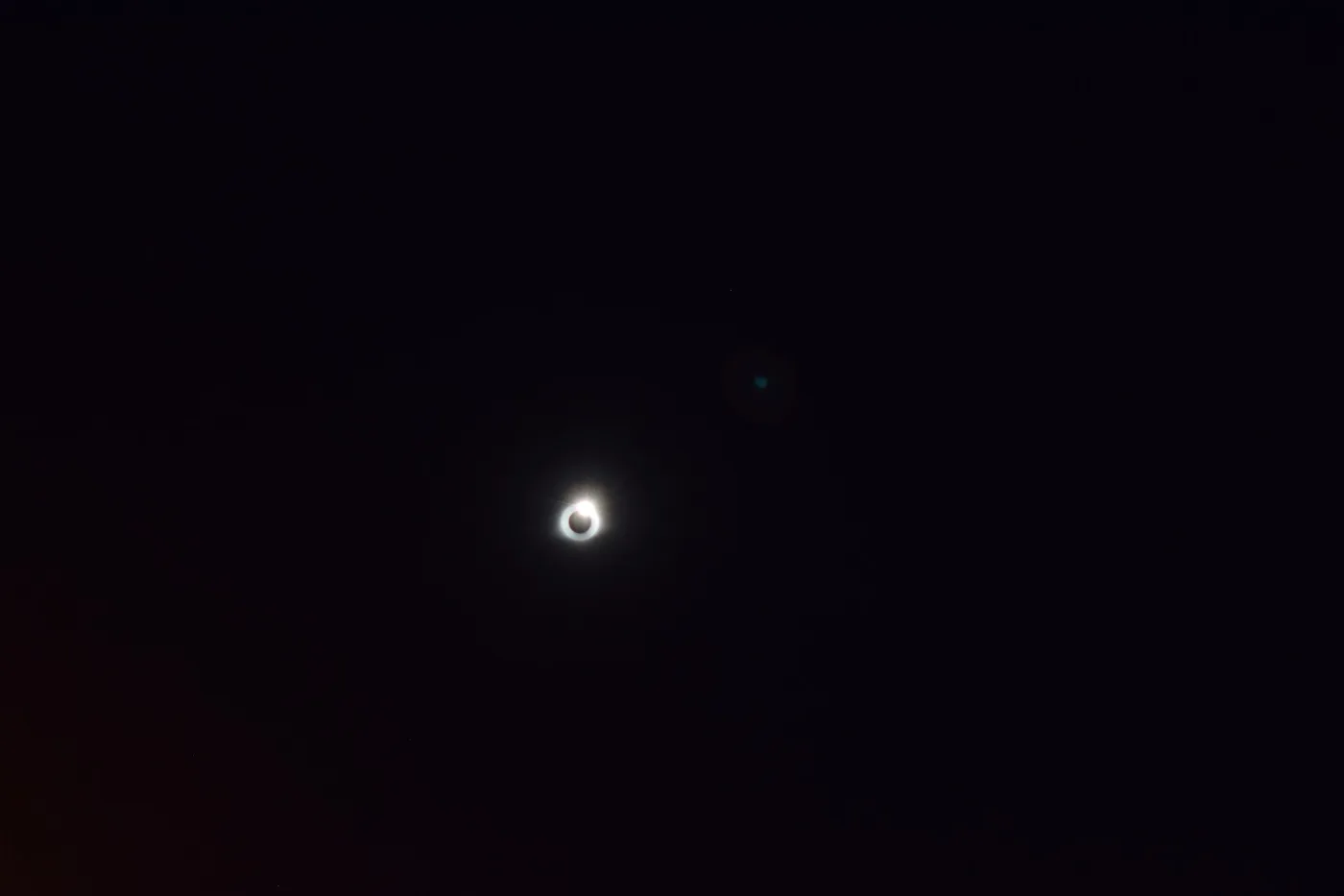 The diamond ring effect in the last second before totality