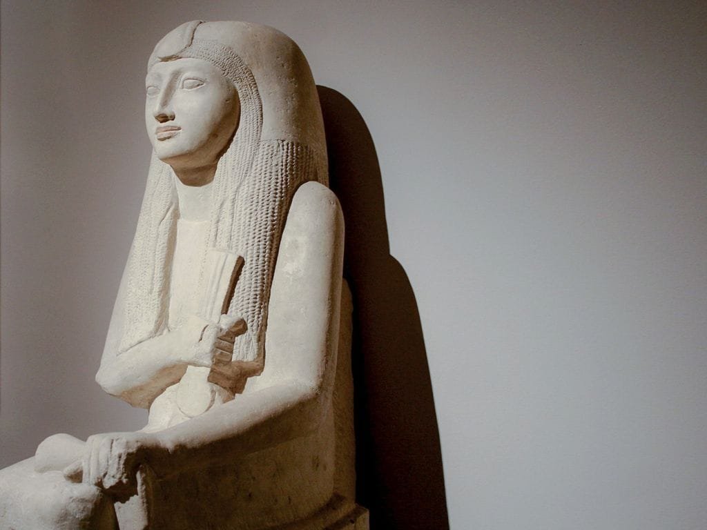 Ancient Egyptian queen statue representing the era of the Tomb of Queen Nefertari