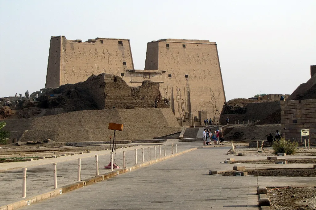 Cheap Christmas trips: the Temple of Horus at Edfu