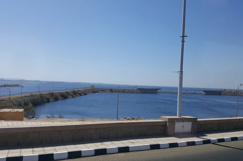Reisen in den Weihnachtsferien: der Assuan-Staudamm, der den Nassersee im Süden Ägyptens staut