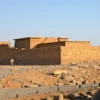 Kalabsha-Tempel in Ägypten: Eingangspylon von Neu-Kalabsha nahe dem Assuan-Hochdamm