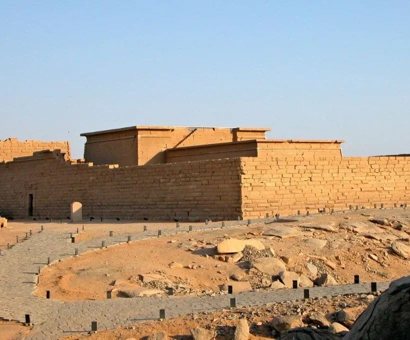 Kalabsha-Tempel in Ägypten: Eingangspylon von Neu-Kalabsha nahe dem Assuan-Hochdamm