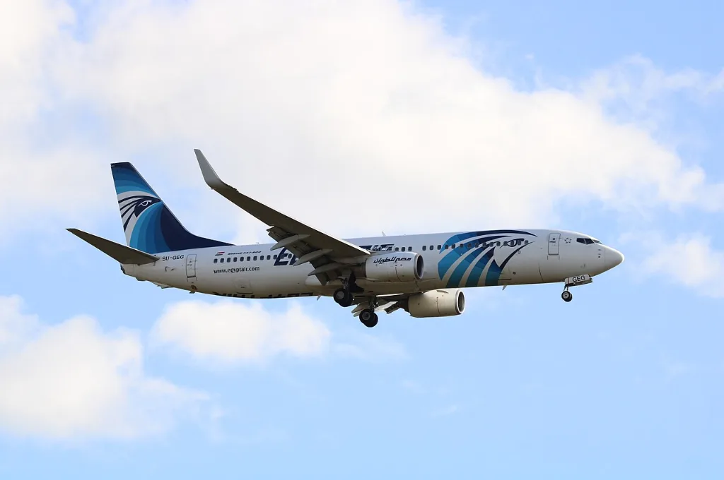 Last-Minute-Weihnachtsurlaub: ein EgyptAir-Flugzeug bereit für einen kurzen Flug nach Ägypten