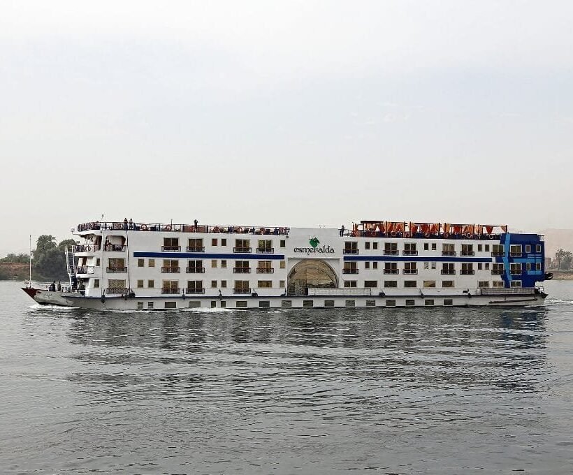 Nilkreuzfahrt Kleidung: Kreuzfahrtschiff auf dem Nil bei Luxor