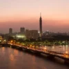 Noël au Caire : la tour du Caire et le Nil au crépuscule