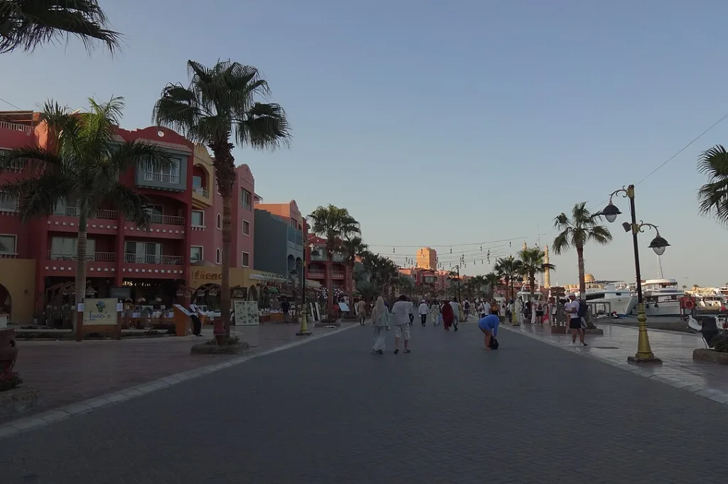 Wohin in den Weihnachtsferien: der Jachthafen von Hurghada an der Küste des Roten Meeres