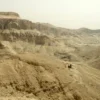 Thebanisches Gebirge in Ägypten: Kalksteinklippen über Luxors Westufer
